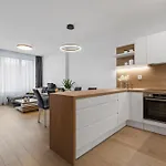 Skypark Spacious Free Parking Апартаменты
