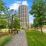 Skypark Spacious Free Parking דירה