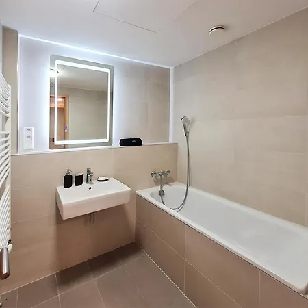 Skypark Spacious Free Parking * Bratislava