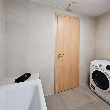 Apartment Skypark Spacious Free Parking