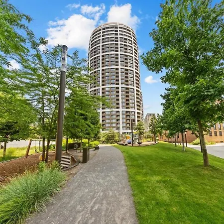 Skypark Spacious Free Parking Apartament
