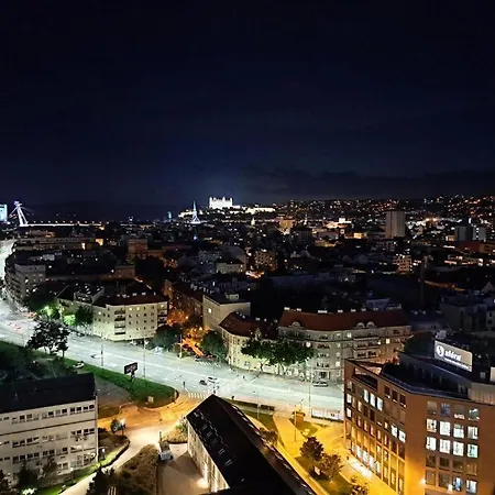 Skypark Spacious Free Parking * Bratysława