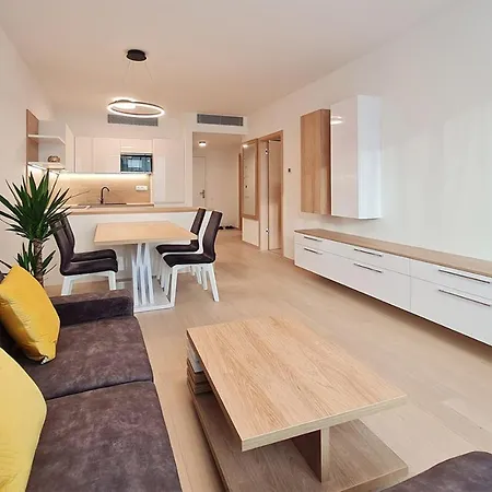 Skypark Spacious Free Parking Apartmán