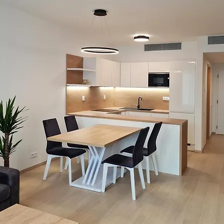 Skypark Spacious Free Parking Apartmán