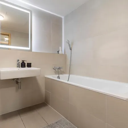 Appartamento Skypark Spacious Free Parking Bratislava
